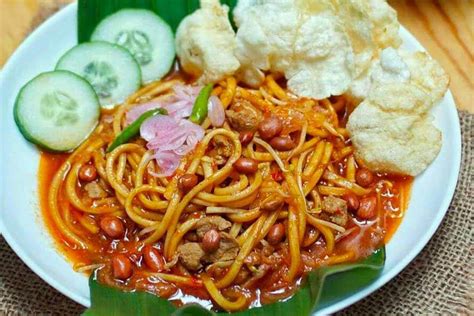  Mie Aceh? Een stevige hartige maaltijd vol pittige kruiden en zoete kokosmelk!